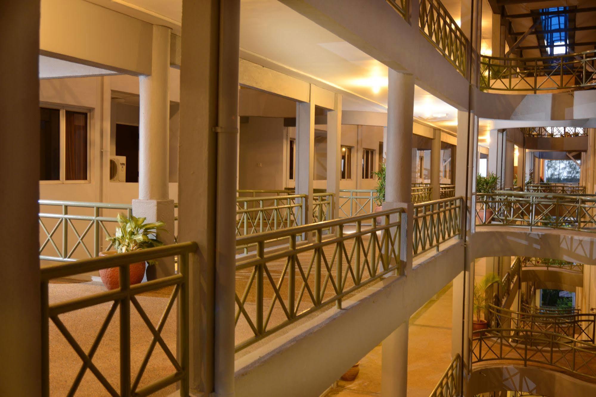 Perdana Serviced Apartment & Resorts Padang Mat Sirat Ngoại thất bức ảnh