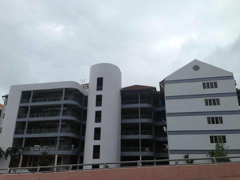 Perdana Serviced Apartment & Resorts Padang Mat Sirat Ngoại thất bức ảnh
